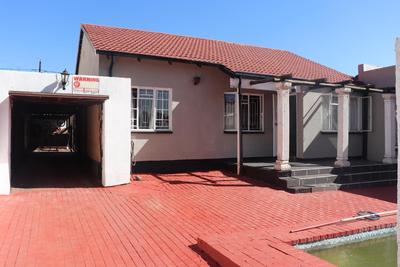 House For Sale in Klipspruit West, Johannesburg