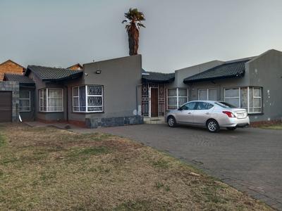 House For Rent in Lenasia Ext 1, Johannesburg