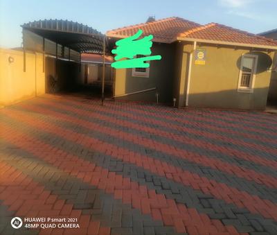House For Rent in Lefhereng, Soweto