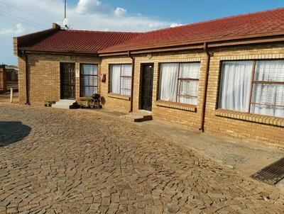 Apartment / Flat For Sale in Vosloorus, Vosloorus