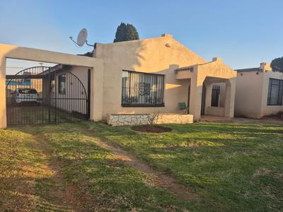 House For Sale in Ennerdale Ext 1, Johannesburg