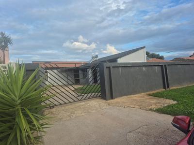 House For Sale in Ennerdale Ext 3, Johannesburg
