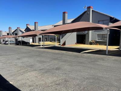 Townhouse For Sale in Oakdene , Johannesburg 