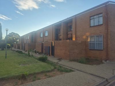 Townhouse For Sale in Ennerdale Ext 3, Johannesburg