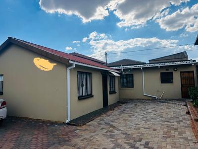 House For Rent in Braamfischerville, Soweto